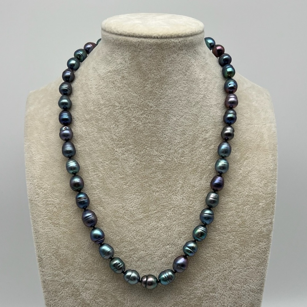 Elegant South Sea multi colored Tahitian Pearl Necklace with magnetic clasp